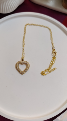 TAŞLI KALPLİ GOLD KOLYE