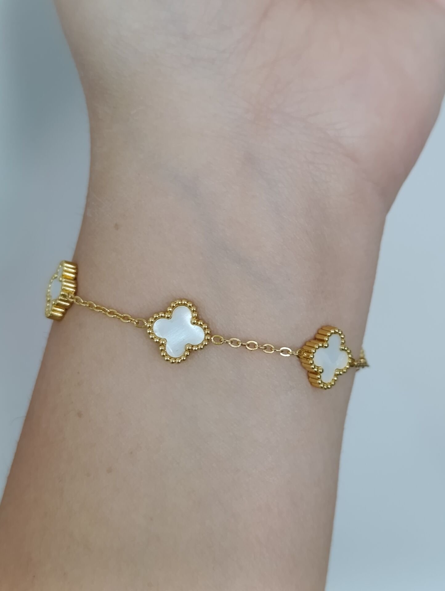 VAN CLEEF BEYAZ-GOLD NORMAL BOY BİLEKLİK