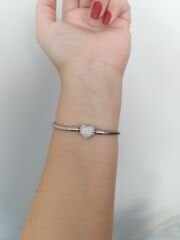 TAŞLI KALPLİ ÇELİK PANDORA BİLEKLİK