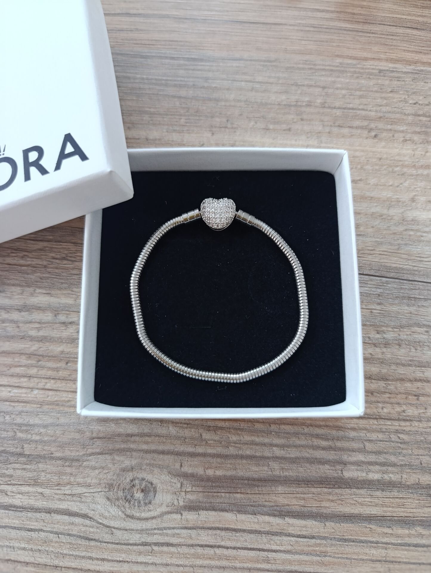 TAŞLI KALPLİ ÇELİK PANDORA BİLEKLİK